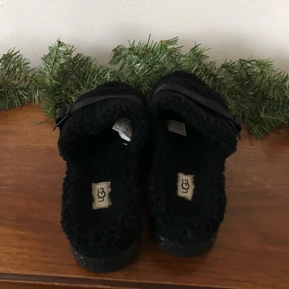 NWOT ugg fluffita slippers - Picture 3 of 6